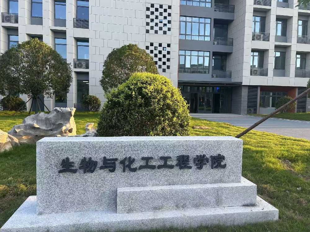 海勃湾区扬州职业大学体育场高杆灯项目